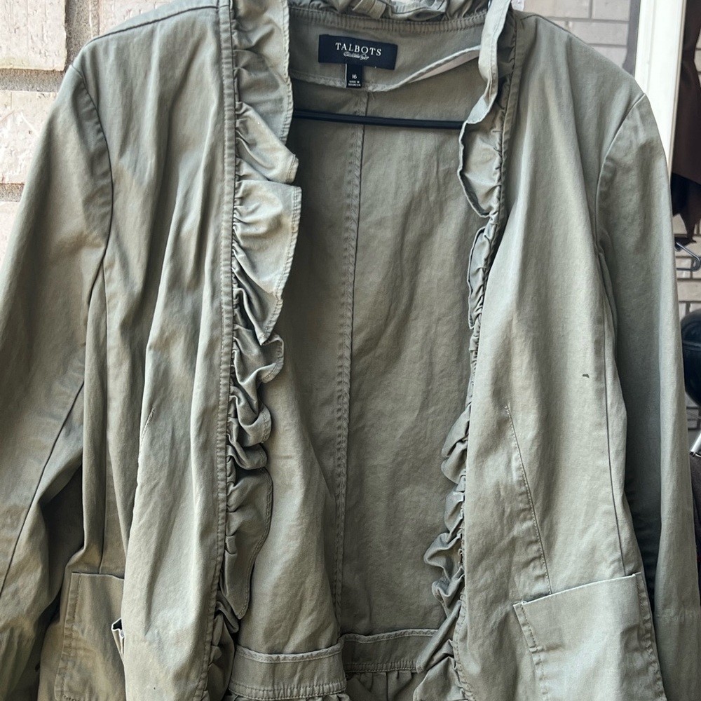 Women’s lightweight jacket.